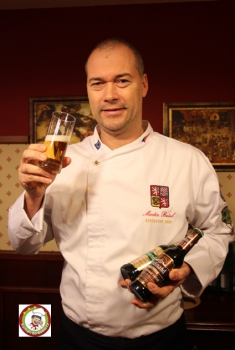 TOP kuchař do domu Martin Bušek s pivem Ferdinand, foto: archiv www.kucharidodomu.cz